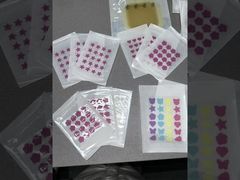 Просмотр гидроколлоидных пластырей от волдырей, язв, гидроколлоидных пластырей для ног, повязок для ран. Демонстрация ухода за ранами.